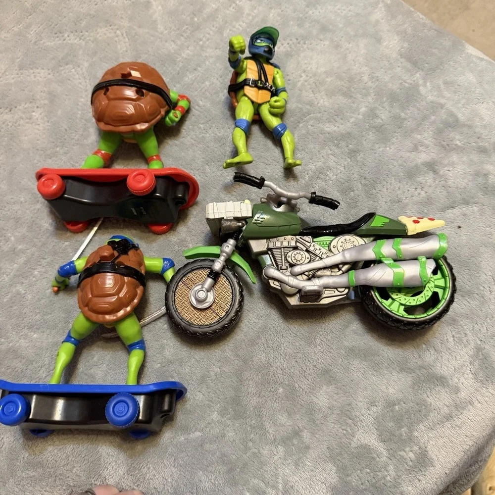 TMNT Ninja Turtles Figure Lot Skateboards Motorcycle Leo Raphael‎ 2023 Funrise